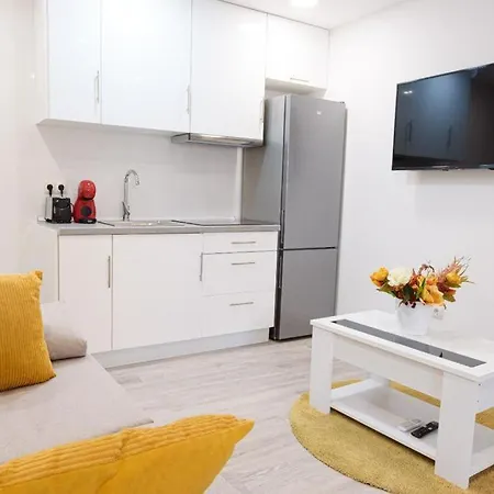 Leo Alojamiento Apartment *